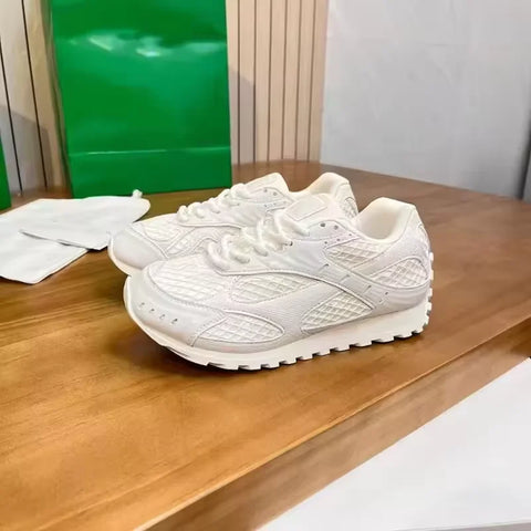 Product Fashion Sneakers for Men and Women New Designer High Quality Lighted Lace-Up Soft New Toe Style BV Running Shoes